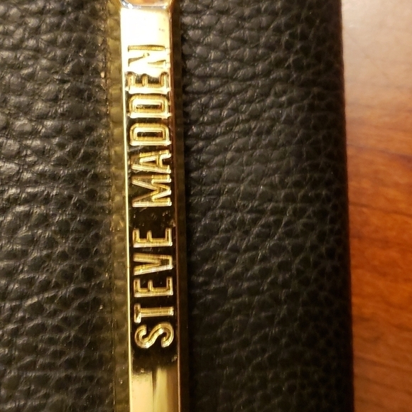 Steve Madden Wristlet Wallet Black Faux Leather EUC - Picture 2 of 12